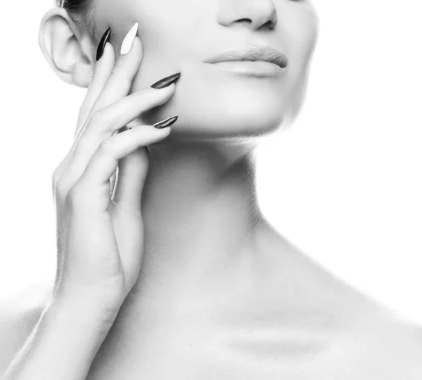 Retrato Mujer Joven Elegante Con Maquillaje Natural Sobre Fondo Blanco — Foto de Stock