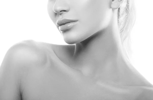 Seksi Modern Kadın Dudakları Güzel Yüz Mükemmel Ten Siyah Beyaz — Stok fotoğraf