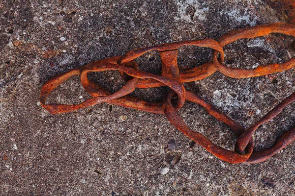 Links Rusty Chain Mounted Old Concrete Construction — Stock Photo, Image