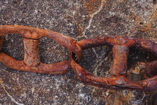 Links Rusty Chain Mounted Old Concrete Construction — Stock Photo, Image