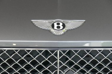 Bentley araba hood supercar logosuna yakın görünümü Torino İtalya 6 Haziran 2018