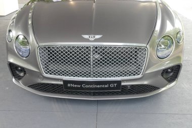 Bentley araba hood supercar logosuna yakın görünümü Torino İtalya 6 Haziran 2018