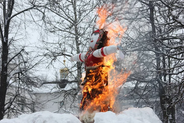 Gelenek, krep haftası, kış, ateş, Rusya