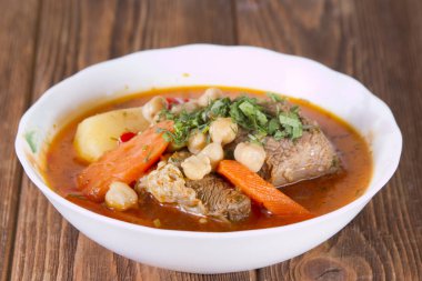 Ulusal Özbek çanak - shurpa