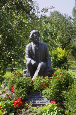 Zdravnevo, Beyaz Rusya - 28 Temmuz: Büyük Rus sanatçı, Ilya yer alan Repin Park manor house müzenin üzerinde 28 Temmuz 2016 yılında Zdravnevo heykel.