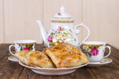 Kuzu ile sıcak samsa