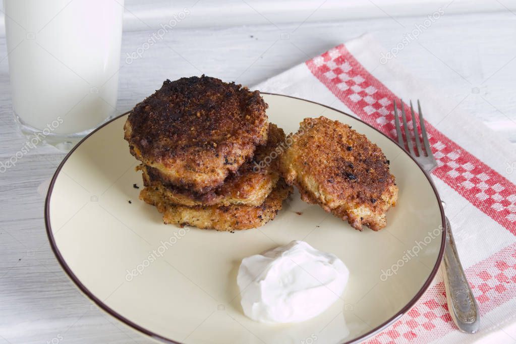 Cutlets from wheat flakes with sour cream