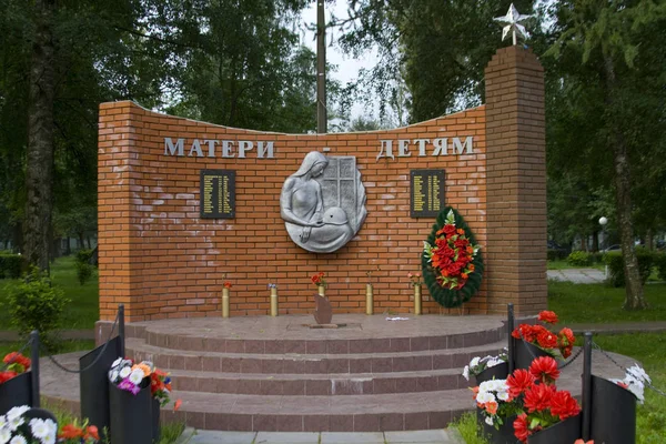 Kirovsk Russia Luglio Monumento Soldati Caduti Con Ringraziamenti Madri Luglio — Foto Stock