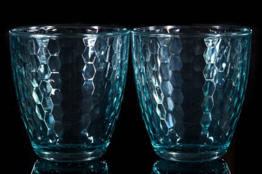 İki farklı bir arka plan üzerinde çok yönlü gözlük mavi