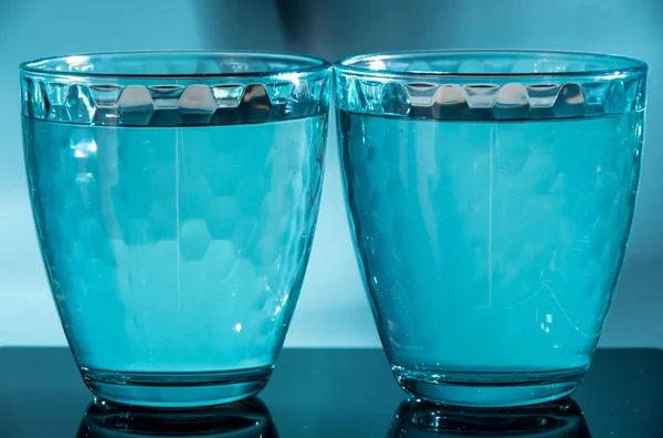 Dois Óculos Azuis Multifacetados Fundo Diferente — Fotografia de Stock