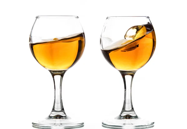 Vaso Redondo Con Brandy Chorrito Bebida Interior —  Fotos de Stock