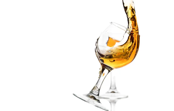 Ein Rundes Glas Mit Brandy Und Einem Spritzer Drink Inneren — Stockfoto