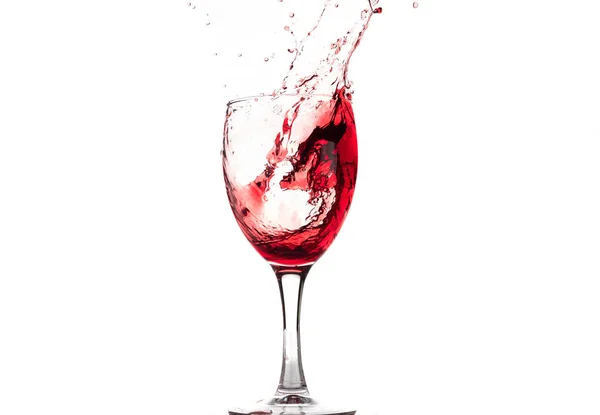Vino Rosso Cade Bicchiere Crea Spruzzi Spruzzi Uno Sfondo Bianco — Foto Stock