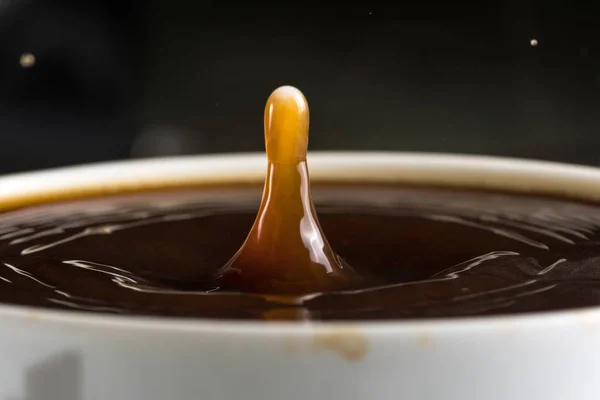 Beautiful Bursts Milk Drops Surface Coffee Closeup — Stock Photo, Image