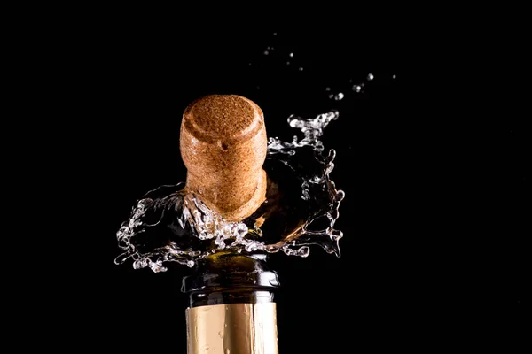 Corcho Volando Una Botella Champán Bajo Presión Líquido — Foto de Stock