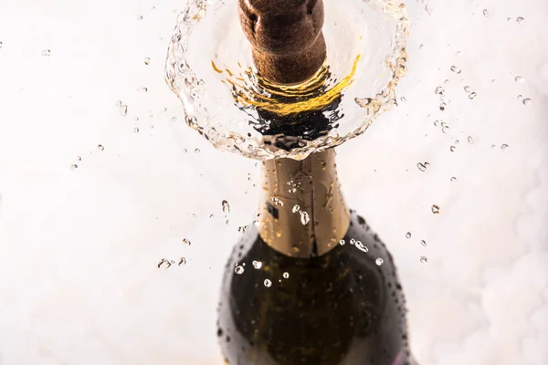 Champán Corcho Volando Fuera Botella — Foto de Stock