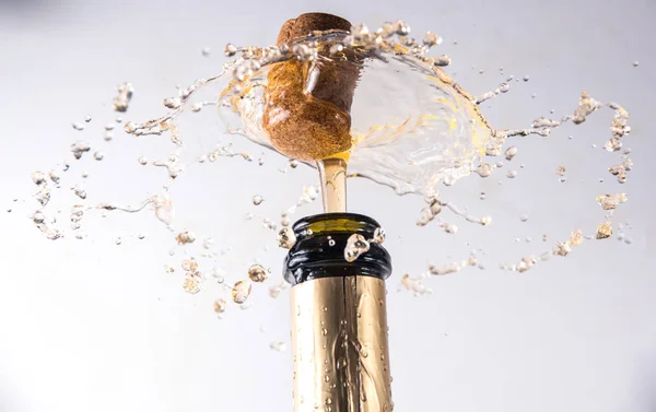 Champagne Sughero Che Escono Dalla Bottiglia — Foto Stock