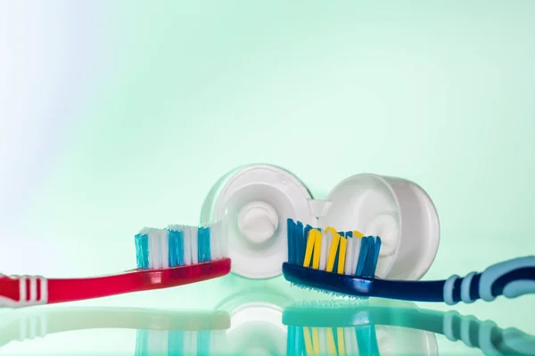 Pasta Dientes Cepillo Dientes Sobre Fondo Blanco Color — Foto de Stock