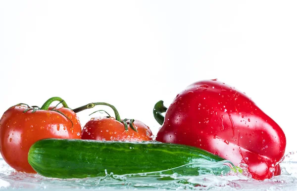 Fresh Vegetables Spray Water White Background Tomato Cucumber Sweet Pepper — Stock Photo, Image