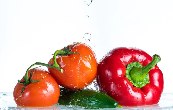 Fresh Vegetables Spray Water White Background Tomato Cucumber Sweet Pepper — Stock Photo, Image