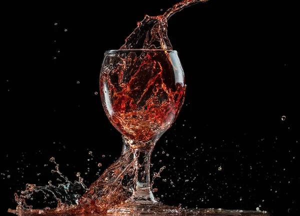 Stänk Och Flöde Från Rött Vin Ett Glas Hastighets Frysning — Stockfoto