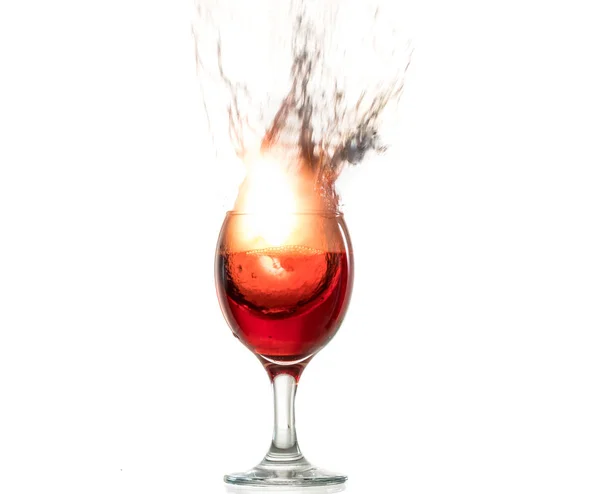 Explosie Van Wijn Een Glas Een Heleboel Spatten Fragmenten Schade — Stockfoto