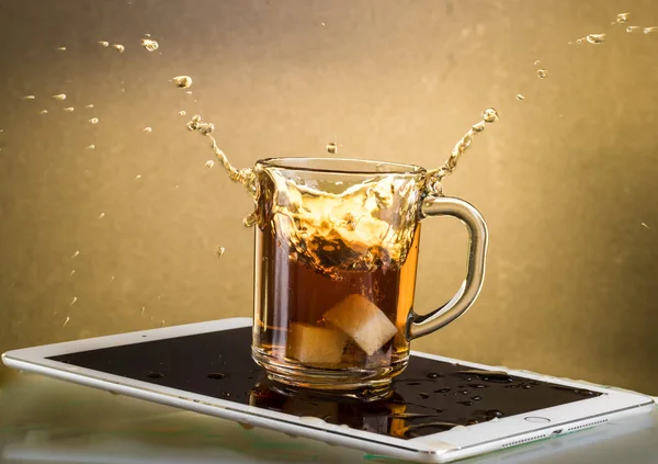 Mug Coffee Tea Falls Tablet Bottled Drinking Workplace — Stock Photo, Image