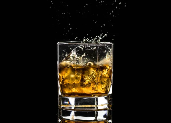 Hexagonal Glass Whiskey Brandy Ice Splashes Falling Ice — Stock Photo, Image