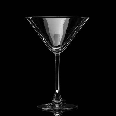 vermut martini cam siyah bir arka plan üzerinde boş