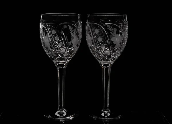 Two Crystal Wine Glasses Drink Falling Ice Splashes — Stock Photo, Image