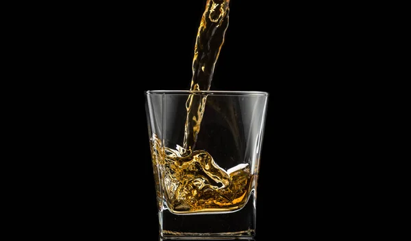 Glas Mit Whiskey Und Fallendem Eis Doppelwand Spritzer Und Tropfen — Stockfoto