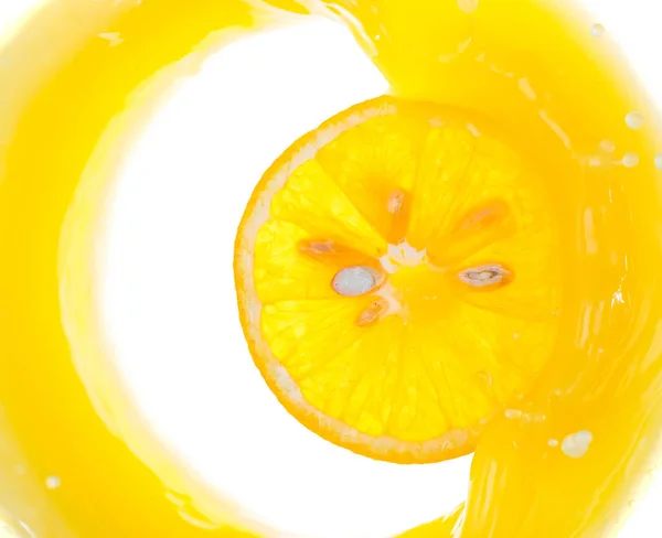 Kawałek Pomarańczy Wpadnie Soku Sprayu Widok Góry — Zdjęcie stockowe
