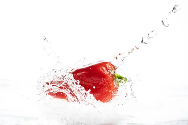 Pimentos Doces Fundo Branco Com Gotas Salpicos Água — Fotografia de Stock