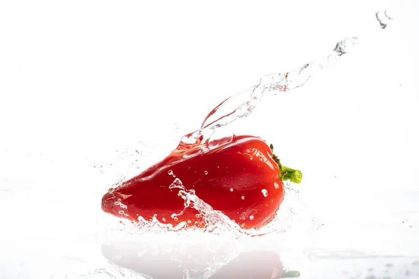 Sweet Peppers White Background Drops Splashes Water — Stock Photo, Image