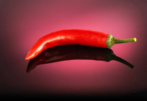 Rode Hete Lange Chili Paprika Branden Brand Een Rode Donkere — Stockfoto