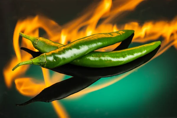 뜨거운 고추가 위에서 불타고 — 스톡 사진