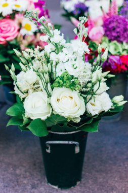 Beyaz çiçekler çok güzel narin buket