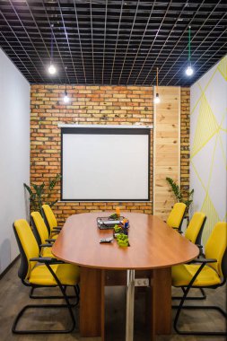 Modern ofiste bir toplantı odası