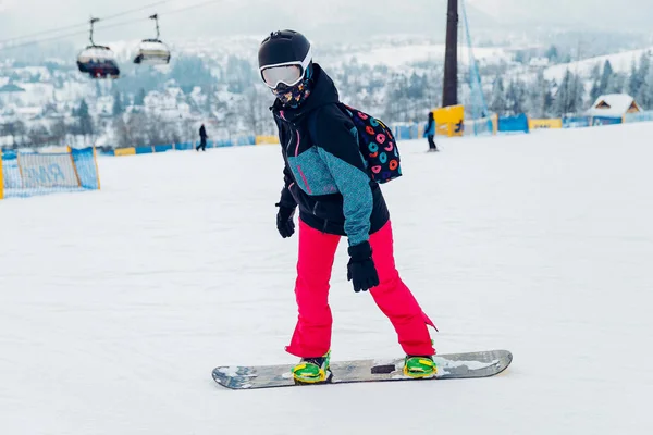 Mujer Feliz Snowboarder Estación Esquí —  Fotos de Stock