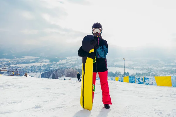 Mujer Feliz Snowboarder Estación Esquí —  Fotos de Stock
