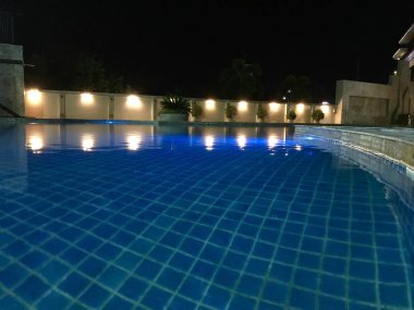 Yüzme Havuzu akşam.