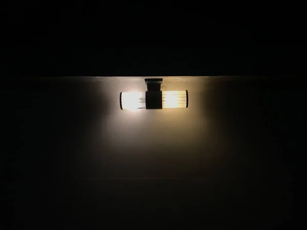 Een Lichte Hang Muur Nacht — Stockfoto