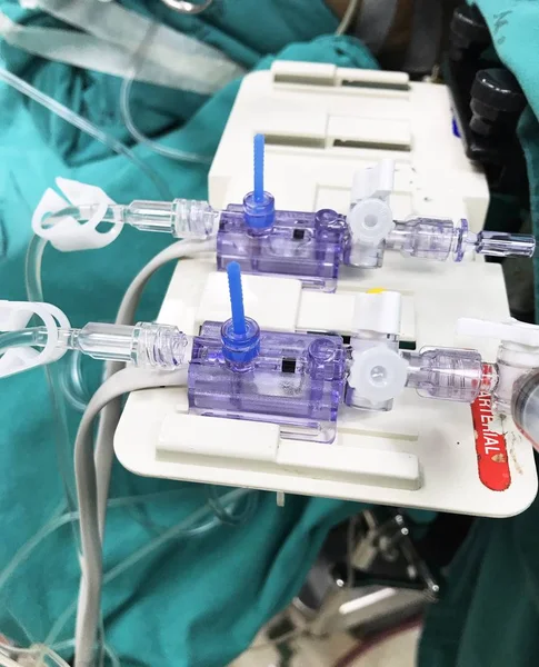 Baskı güç çeviriciler Arteryel veya Venöz satırındaki ölçü birimi kan basıncı hastanın ameliyat sırasında bağlı. Kırmızı etiket Arteryel işarettir.