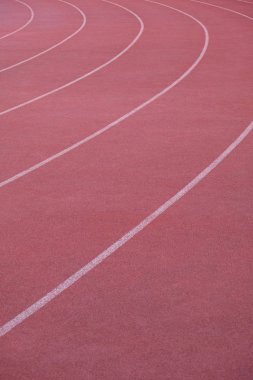 Kırmızı ile beyaz markings koşu bandı. Stadyumda çalıştıran parça
