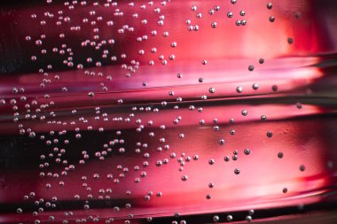 Küçük kabarcıklar su unfocus hava. Kabarcıklar makro çekim yakın çekim. Soyut renkli Arka Plan