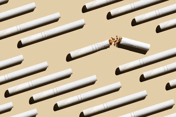 Modèle Cigarettes Sur Fond Beige Pastel Abandonnez Fumer Des Cigarettes — Photo