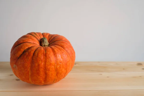 Halloween Díkůvzdání Podzimní Koncept Oranžová Dýně Dřevěném Stole Podzimní Pozadí — Stock fotografie