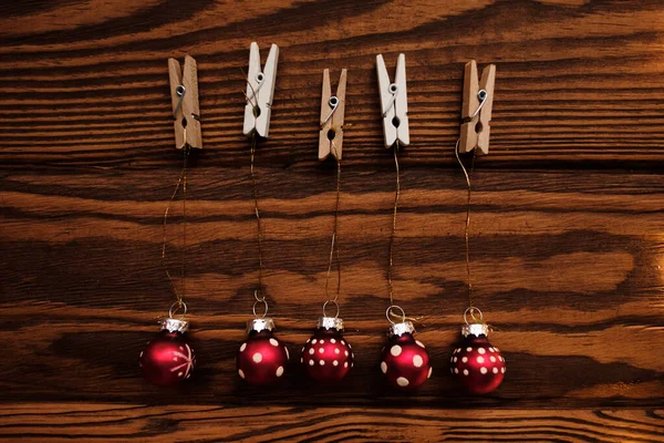 크리스마스 장난감과 배경에 장식용 옷핀이 새해랑 크리스마스 컨셉이야 크리스마스 — 스톡 사진