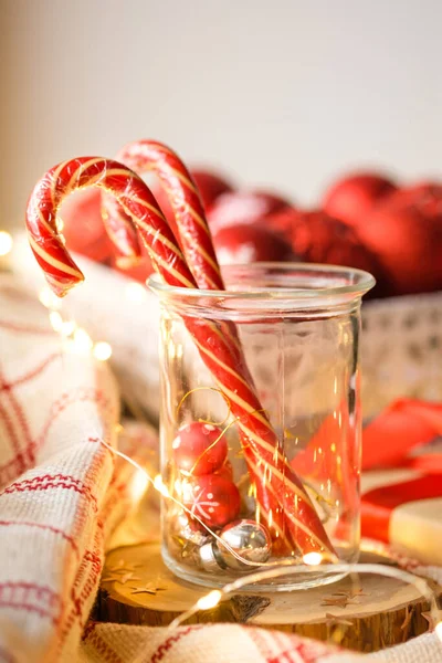 Tarro Vidrio Con Bastones Caramelo Acogedor Año Nuevo Tarjeta Navidad — Foto de Stock
