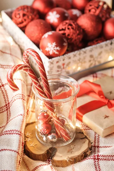 Tarro Vidrio Con Bastones Caramelo Acogedor Año Nuevo Tarjeta Navidad — Foto de Stock